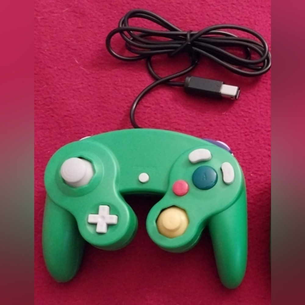 Brand New Never Used GameCube Game Controller Green Nintendo Wii Compatible